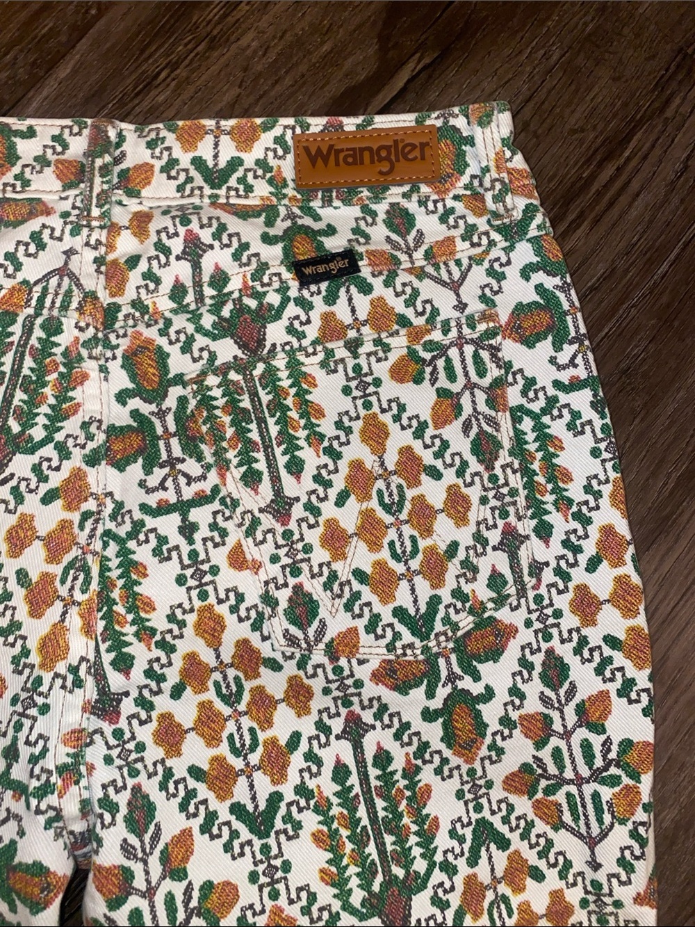 wrangler high rise fierce flare  size 8 29×32 - Picture 2 of 7